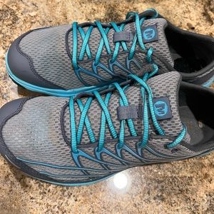 WOMENS MERRELL VIBRAM  BARE FOOT RUNNING SHOES